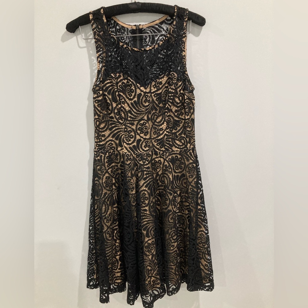 Fitted Top and Loose Skirt Lace Dress